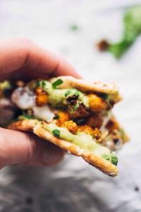 PITAS WITH AVOCADO DIP